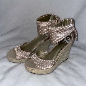 Fergalicious by Fergie pink/white wedges 7.5
